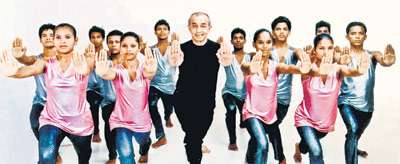 Astad Deboo performs his latest dance project — Breaking Boundaries — with street kids
