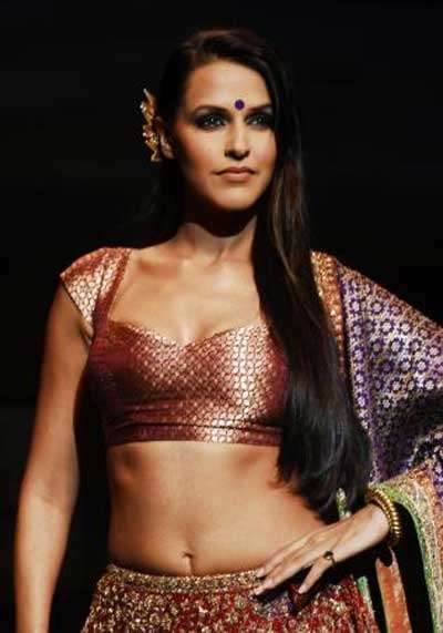 Neha+dhupia+hot+pics+from+sheesha