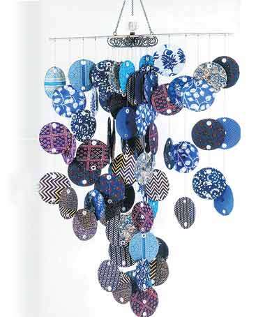 Two artistes explore the medium of embroidery while reminiscing about the Indian indigo struggle.