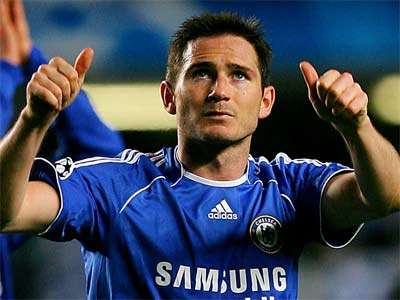 Chelsea coach Carlo Ancelotti has described Frank Lampard as the world's best midfielder.