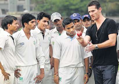 Shaun Tait shares some bowling tips with youngsters at Payyade Sports Club in Kandivili on Tuesday 