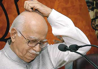 LK Advani apologises to Sonia Gandhi on Swiss bank account issue ...