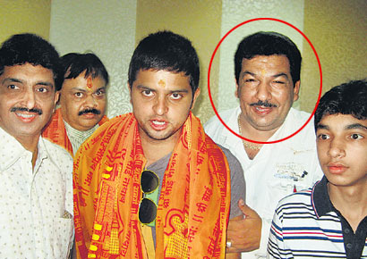 What is a bookie doing with Suresh Raina