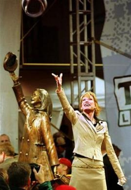 3. Mary Tyle Moore Statue; Minneapolis, Minnesota
Perhaps the real Mary Tyler Moore can turn the world on with her smile, but this statue certainly can't. Looking more like a woman spinning a basketball on her finger than one throwing her hat in the air, she might not even be identifiable were it not for the plaque at the base.
(Reuters)