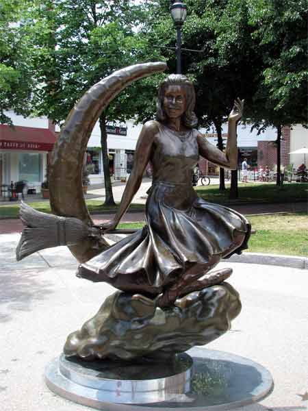 10. Bewitched Statue; Salem, Massachusetts
The 9-foot (2.7 metre) bronze makes actress Elizabeth Montgomery look almost greasy. Interestingly criticism of the piece ignited long before it was installed as Salem residents objected to a statue of a witch being erected in a place where people were once killed for purported witchcraft.
(Reuters)