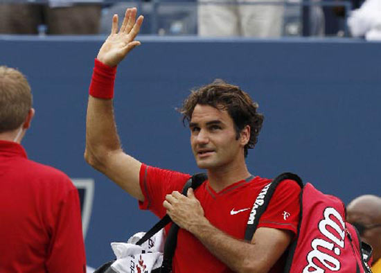 Roger Federer of Switzerland waves as he walks off the court following his loss to Novak Djokovic of Serbia in their semi-final match at the US Open tennis tournament in New York.
(Reuters)