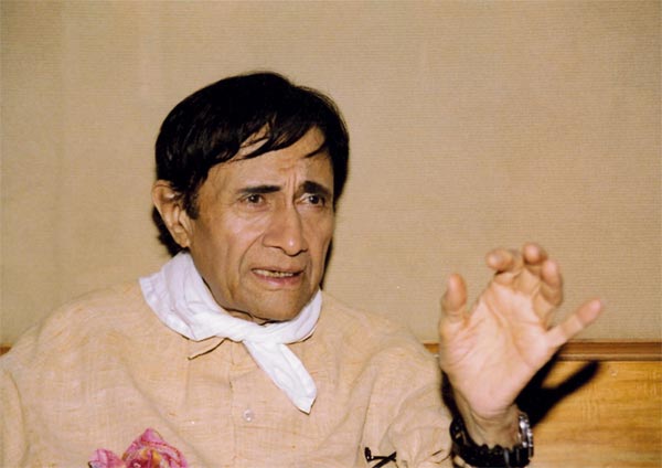 In an interview in September on his 88th birthday, Dev Anand said that he had still a lot to offer.
"My life is the same and I am at a beautiful stage at 88. I am as excited as I was in my 20s. I have so many things to do and I am looking forward to the release of Chargesheet.
"I am working on a fresh script titled Hare Rama Hare Krishna Aaj on audience's demand."
(DNA)