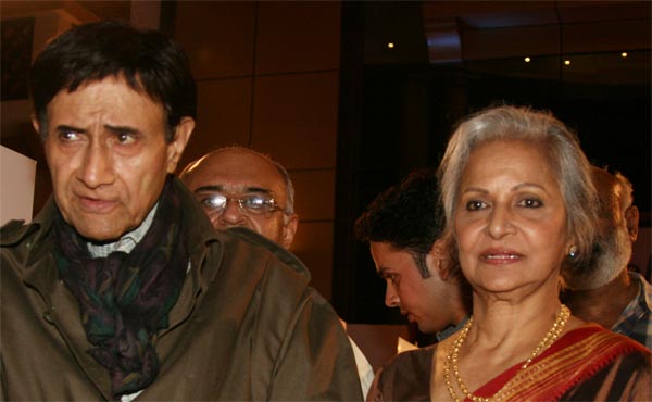 In 1970s, his success story continued with Johnny Mera Naam. "Jewel Thief", directed by younger brother Vijay Anand, was another feather in his cap.
Honoured with the Dadasaheb Phalke Award in 2002, Dev Anand had also been politically active. He led a group of film personalities, who stood up against the 1975 Emergency imposed by then Prime Minister Indira Gandhi.
He actively campaigned against her with his supporters in 1977 Parliamentary elections. He also floated a political outfit, National Party of India, which he later disbanded.
In the pic: Dev Anand with Waheeda Rehman at the Harmony for Silvers Awards 2008
(DNA)