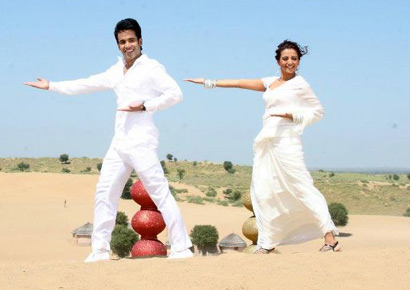 Tusshar Kapoor and Kuljeet Randhawa in <i>Char Din Ki Chandni</i>