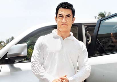 Respect Shah Rukh, but Salman more dear: Aamir Khan 1685072 Respect Shah Rukh, but Salman more dear: Aamir Khan