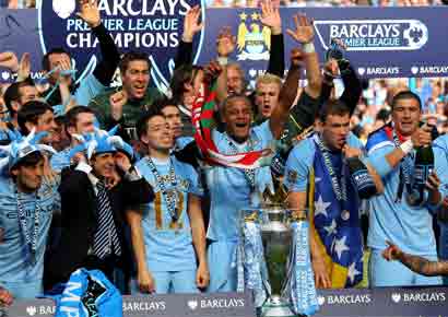 Manchester City team celebrate win