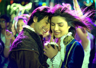 Shahid Kapoor and Priyanka Chopra attempt to create magic in <i>Teri Meri Kahaani</i>