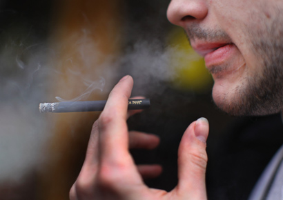 Drink green tea to get over the nicotine urge, say Chinese researchers 