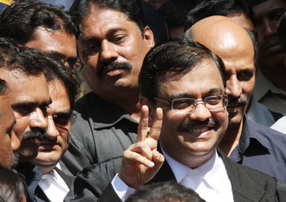 Public prosecutor Ujjwal Nikam shows victory sign outside the Bombay High court after the verdict of Ajmal Kasab, in Mumbai on Monday, February 21, 2011 - Salman Ansari.DNA 