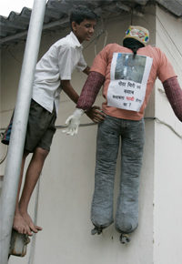 A  young boy makes Pakistani terrorist Ajmal Kasab the year end old man who will be set ablaze on new year's eve at Azad Maidan on Wednesday, December 30, 2009 - Kamlesh Pednekar