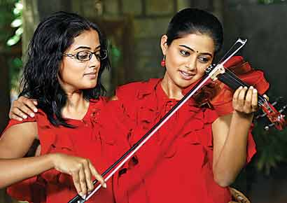 A scene from <i>Chaarulatha</i>