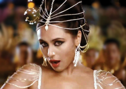 A still from <i>Aiyyaa</i>