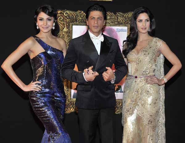 From lead actors Shah Rukh Khan, Katrina Kaif and Anushka Sharma to Aamir Khan, Hrithik Roshan, Akshay Kumar and the Bachchan family, the big names of Bollywood made their presence felt at the grand premiere of Jab Tak Hai Jaan .
Shah Rukh Khan with Katrina Kaif and Anushka Sharma
(Rajneesh Londhe/DNA)
