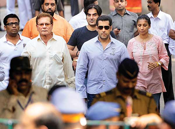 Salman Khan
The superstar, his father Salim Khan and brother Arbaaz Khan visited Matoshree.
Thackeray famously defended Bhai's patriotic credentials when a storm was kicked up about his remarks on the 26/11 terror attack.
Salim Khan is considered close to the Thackeray family. He had even written an article on Thackeray, on the latter’s birthday, in Sena mouthpiece Saamna.