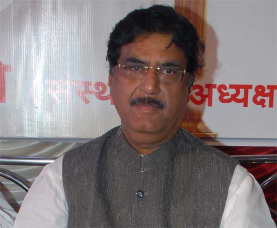 Gopinath Munde
The BJP leader Munde who visited 'Matoshree' told reporters that "the Sena chief's health is better than last night".
Ties between the alliance partners, who won the BMC earlier this year, were not always smooth with Thackeray declaring that Sushma Swaraj is the only "deserving" BJP candidate for the post of PM and the Sena's support of Pranab Mukherjee for President.
