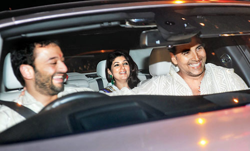 This year Diwali was celebrated in a big way by our Bollywood celebs. With four major parties across town, several were seen party hopping from one bash to another.
The three major bashes included — Amitabh Bachchan’s party at Jalsa, Jeetendra’s Diwali party at his residence in Juhu, Shilpa Shetty and Raj Kundra’s get-together at their home. All of which saw the hosts personally greeting the who’s who of B-Town.
Amitabh Bachchan's bash
(Pramod Thakur, Rajneesh Londhe & Ashwini Sawant/DNA) Twinkle with Akshay Kumar