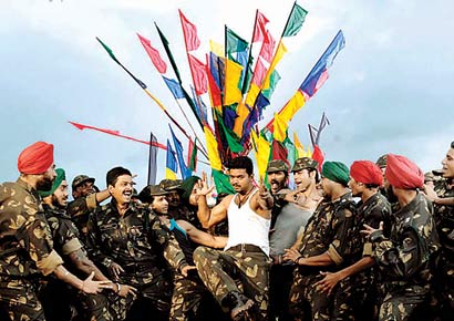 A still from Thuppaki