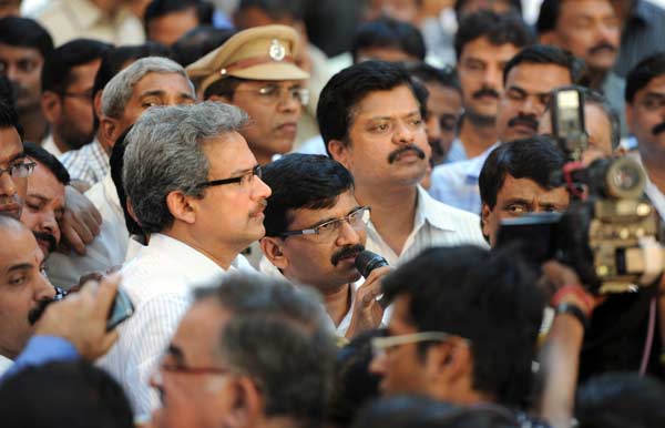 Sanjay Raut speaks to media after making the announcement  on Bal Thackeray outside Matoshree.