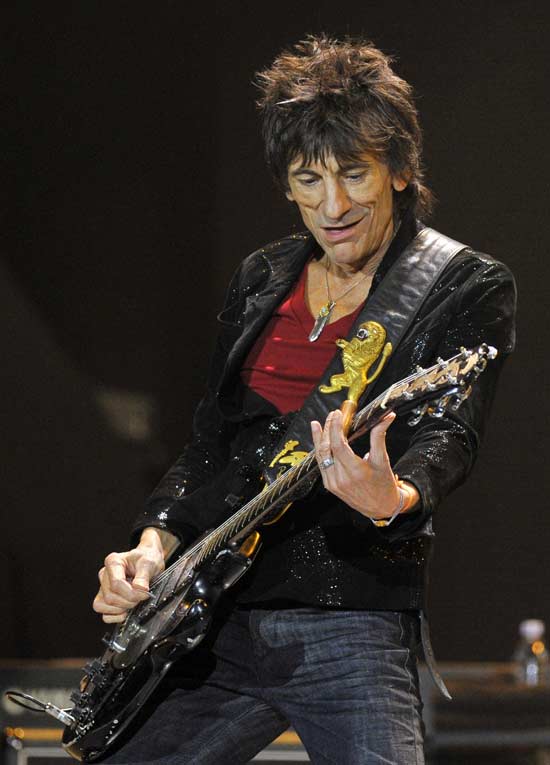Ronnie Wood performs with the Rolling Stones at the O2 Arena in London November 25, 2012. 