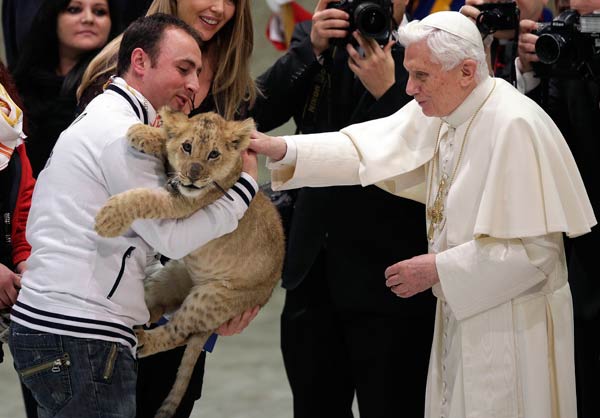 Pope Benedict XVI caresses a young tiger as he leads a special audience for circus artists and music bands in Paul VI`s Hall at the Vatican.
Photo by: Max Rossi