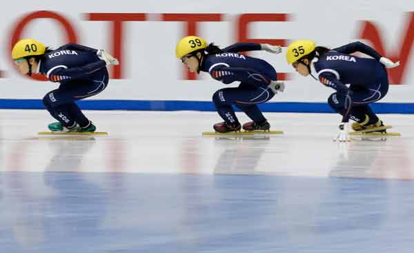 South Korea`s Shim Suk-hee (L-R), Park Seung-hi and Cho Ha-ri compete in the women`s 1,500 meter final during the ISU Short Track World Cup competition in Nagoya, central Japan.
Photo by: Kim Kyung-Hoon