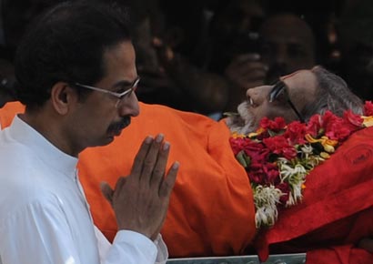 Uddhav Thackeray during Bal Thackeray's funeral procession 