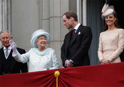 rince Charles, Prince of Wales, Queen Elizabeth II, Prince William, Duke of Cambridge and Catherine, Duchess of Cambridge on the balcony of Buckingham Palace. rince Charles, Prince of Wales, Queen Elizabeth II, Prince William, Duke of Cambridge and Catherine, Duchess of Cambridge on the balcony of Buckingham Palace.