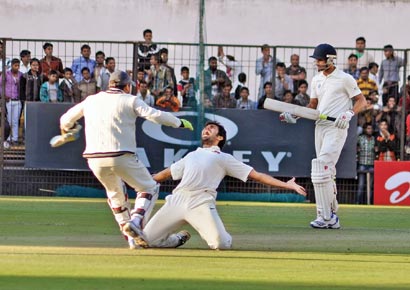 Mumbai's Abhishek Nayar celebrates after dismissing MP's Ishwar Pandey during their Ranji Trophy tie in Indore on Tuesday�DNA photo