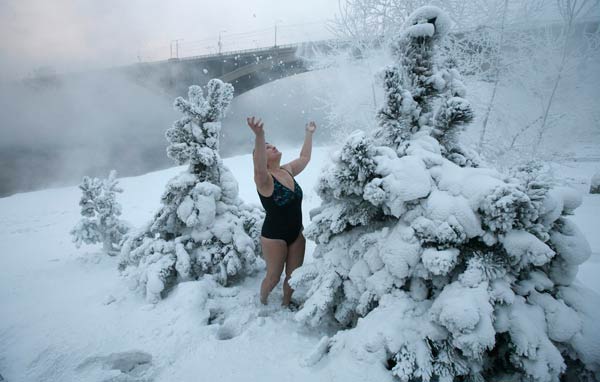 Lyubov Valiyeva, a member of the "Cryophil" winter swimming club, plays with the snow by the bank of the Yenisei River with the air temperature at minus 25 degrees Celsius in the Siberian city of Krasnoyarsk
Photo by Ilya Naymushin
(Reuters)