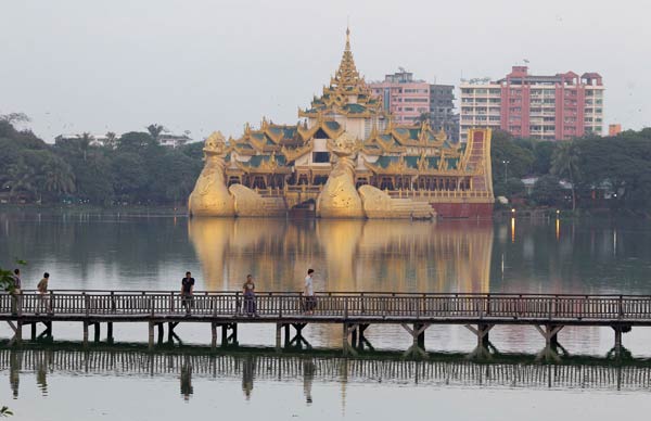 People walk on a wooden bridge in Kandawgyi lake at Yangon in Japan
Photo by Soe Zeya Tun
(Reuters)