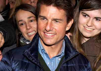 Actor Tom Cruise surrounded by fans at the premiere of <i>Jack Reacher</i> in Madrid, Spain