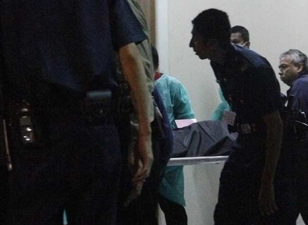 Indian authorities in Singapore prepare for the funeral arrangements of the Delhi gang-rape victim who passed away on Saturday at Mount Elizabeth Hospital.
Undertakers and hospital staff carry the body of the Indian rape victim into a van as they leave Mount Elizabeth Hospital for the morgue in Singapore.
(Reuters)