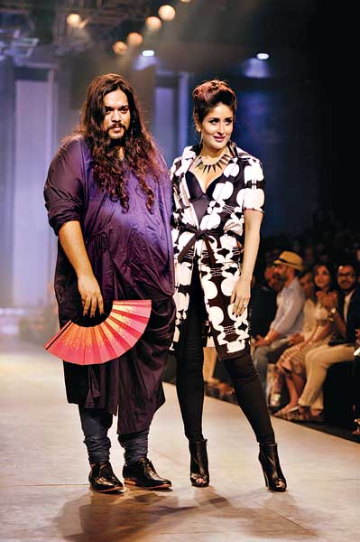 Kallol Datta with Kareena Kapoor on the runway.