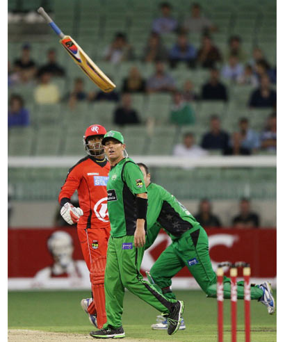 Marlon Samuels (L) of the Melbourne Renegades throws his bat in front of Shane Warne of the Melbourne Stars in a heated exchange during a Big Bash League match at Melbourne Cricket Ground on Sunday.