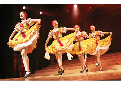 The Romanian Contingent at the International Childrens Festivalof Performing Arts.
