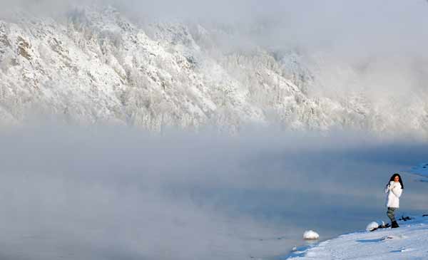 A woman poses for a photographer on the bank of the Yenisei River, with the air temperature at about minus 25 degrees Celsius (minus 13 degrees Fahrenheit), outside Russia`s Siberian city of Krasnoyarsk, January 8, 2013.
Photo by Ilya Naymushin/Reuters
(Reuters)