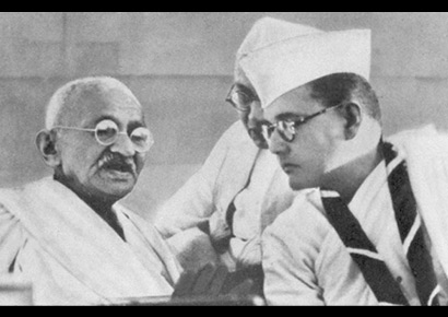 Congress president Subhas Chandra Bose talks to Mahatma Gandhi at the 1938 Indian National Congress annual meeting in Haripura.
