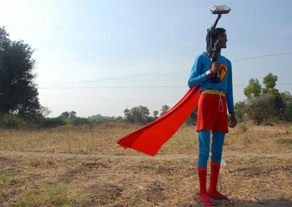A still fromt he film <i>Supermen Of Malegaon</i>