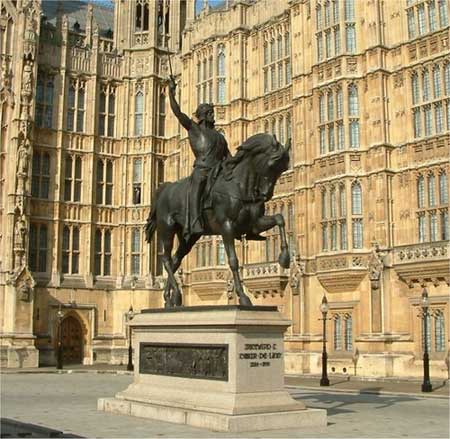Crusader king Richard I 'the Lionheart', the son of Henry II , as a bronze, brandishes his sword outside the Palace of Westminster