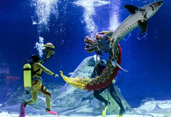 Divers perform a dragon dance during an event to celebrate the Chinese Lunar New Year at an aquarium in Beijing.
Photo by: China Daily
(Reuters)