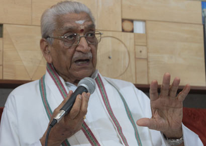 Vishwa Hindu Parishad president Ashok Singhal addresses a press conference.
