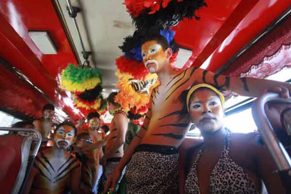 Revellers from the Selva Africana Group sit inside a bus on their way to the "Battle of the Flowers" parade as part of Carnival celebrations in Barranquilla.
(Reuters)