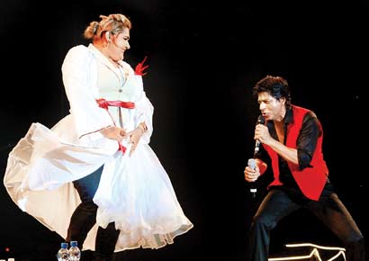 Amira dancing with Shah Rukh Khan