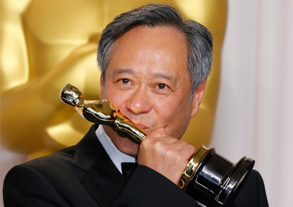 Director Ang Lee kisses his Oscar for Achievement in Directing for <i>Life of Pi</i> at the 85th Academy Awards in Hollywood, California February 24, 2013.