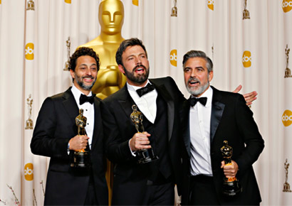 Best picture winner <i>Argo</i> producers George Clooney (R), Grant Heslov and Ben Afleck (C) pose with their awards at the 85th Academy Awards in Hollywood, California. 